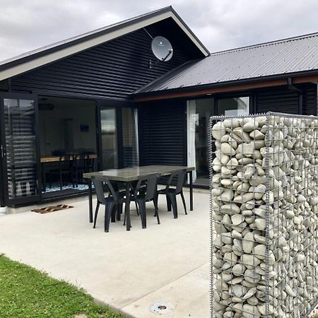 Townhouse Feel In Irishman Villa Twizel Bagian luar foto