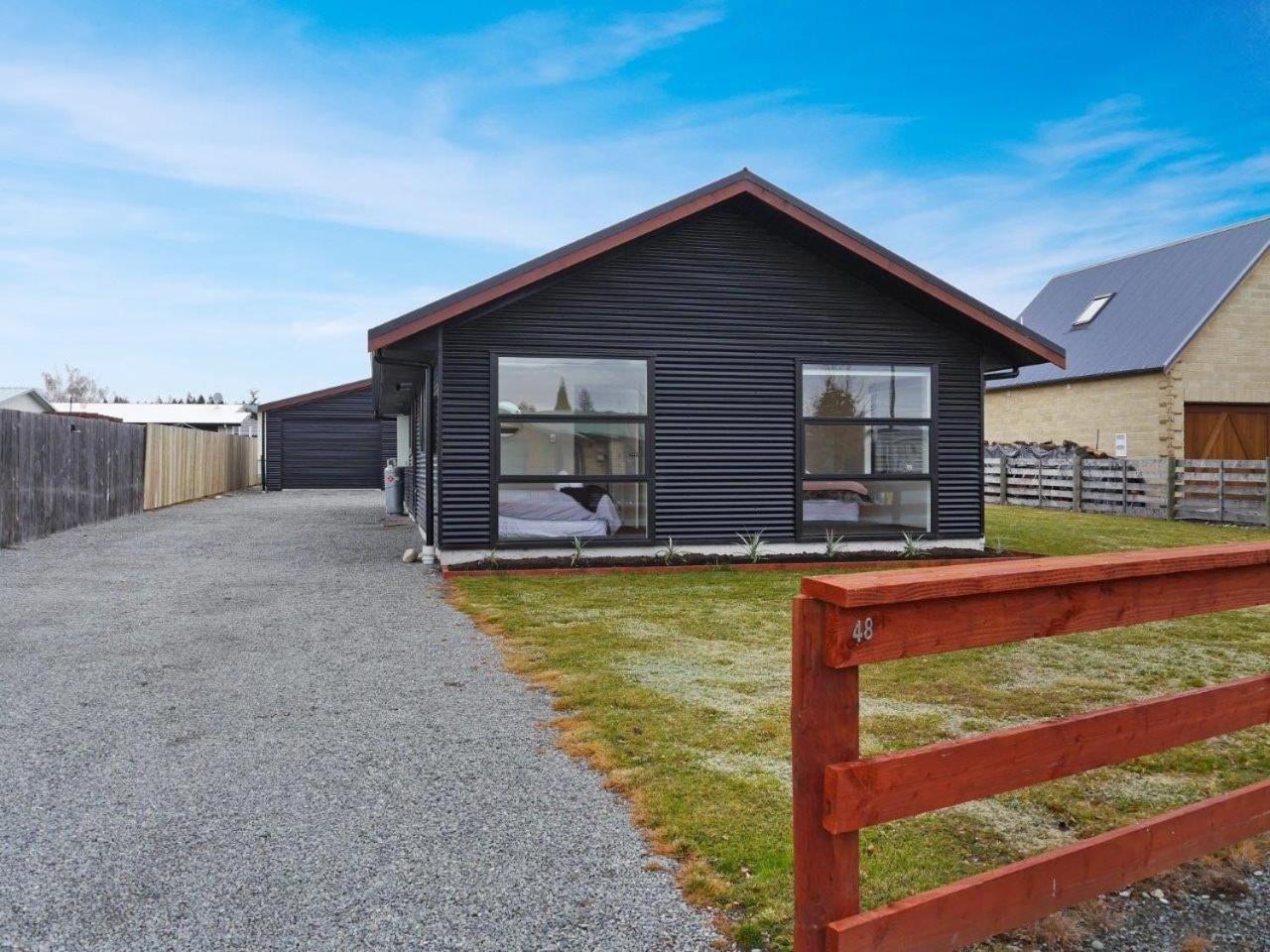 Townhouse Feel In Irishman Villa Twizel Bagian luar foto