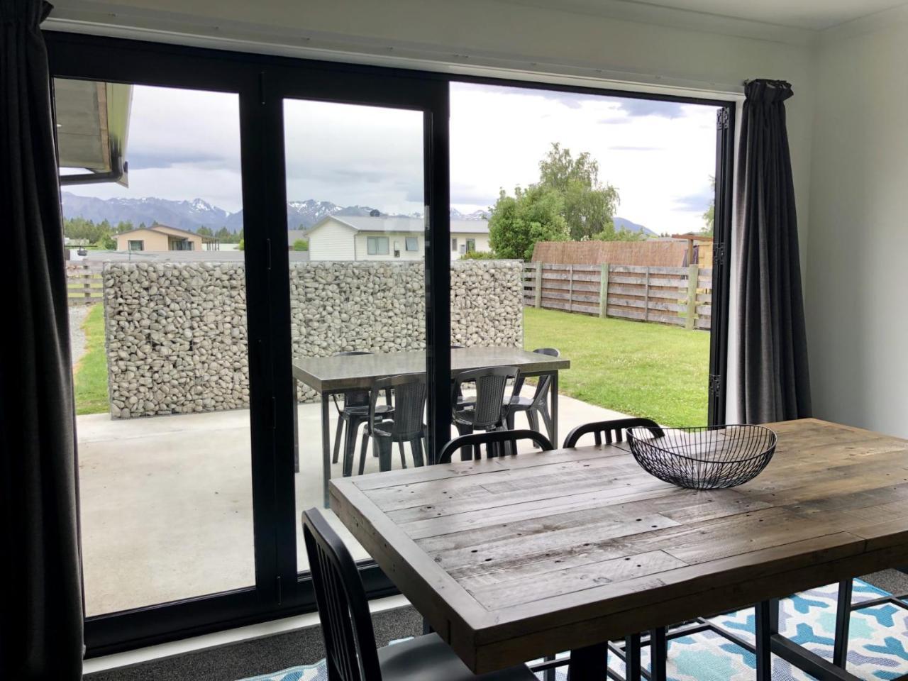 Townhouse Feel In Irishman Villa Twizel Bagian luar foto